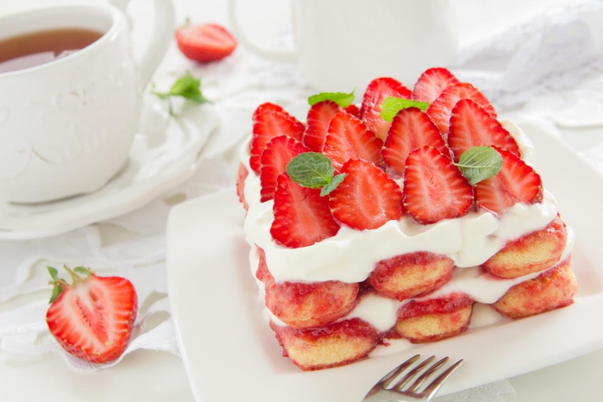 strawberry tiramisu