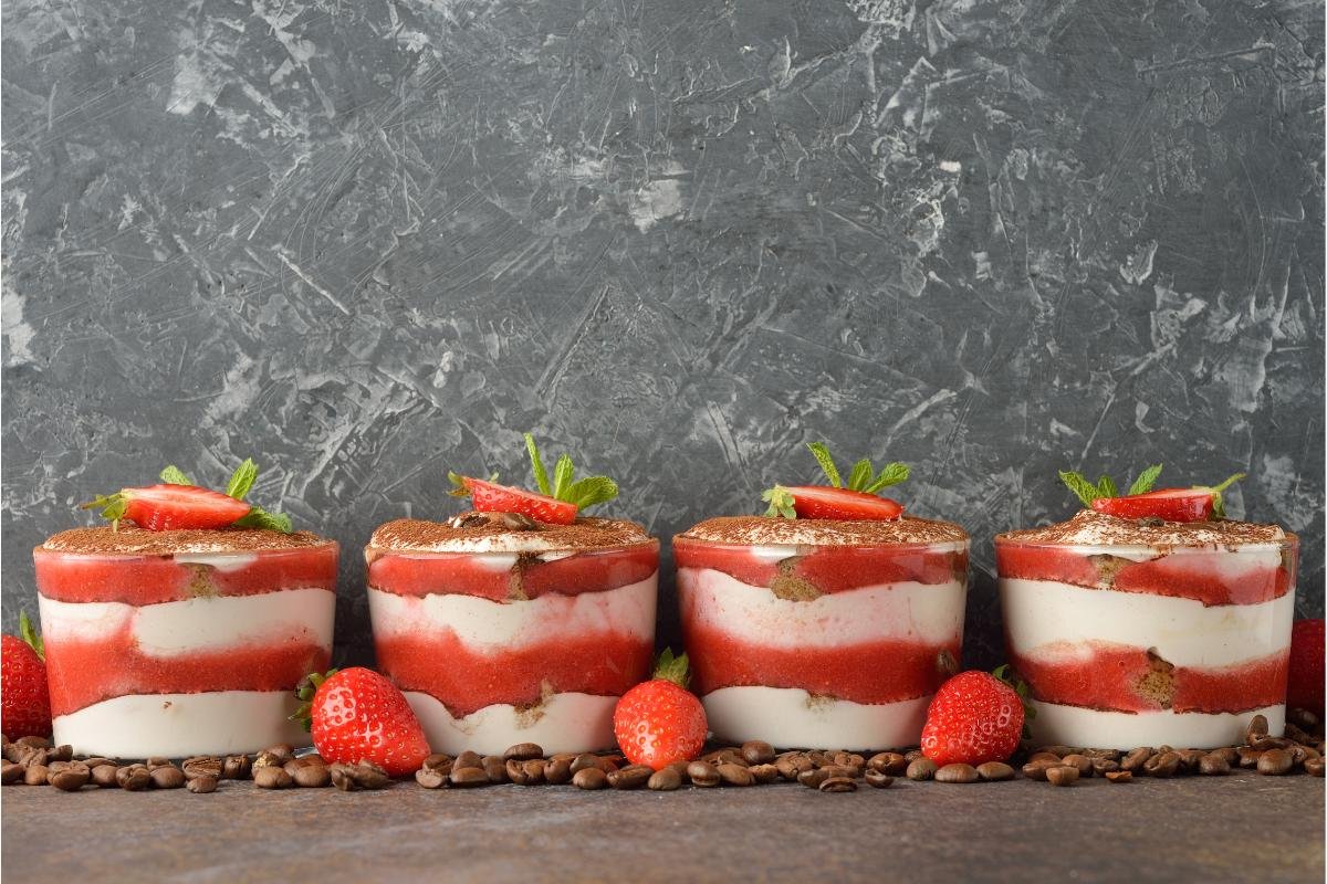 strawberry tiramisu